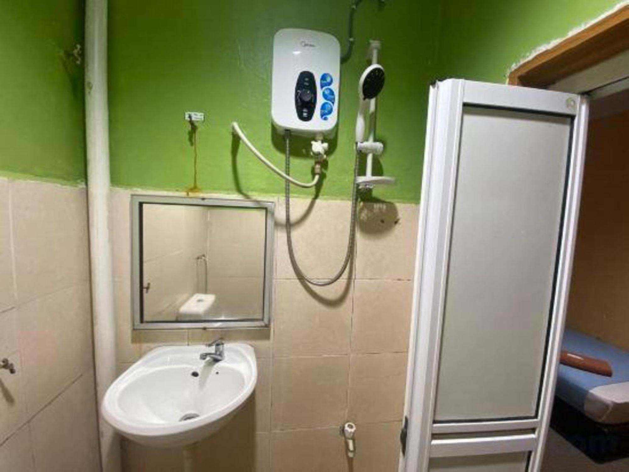 Oyo 91065 Hotel De Anjung Muadzam Shah Luaran gambar