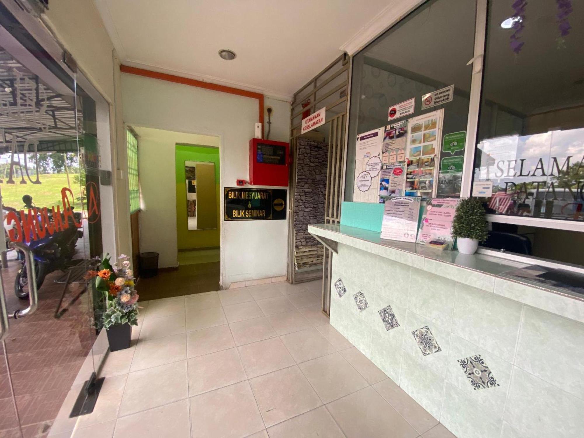 Oyo 91065 Hotel De Anjung Muadzam Shah Luaran gambar